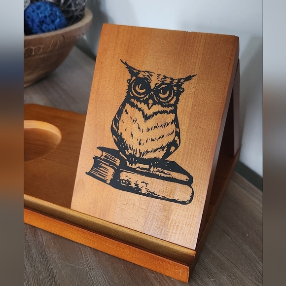 📚 Wooden Book Stand with Glass Holder – Owl Design, NEW, Reader’s Décor - Picture 3 of 16